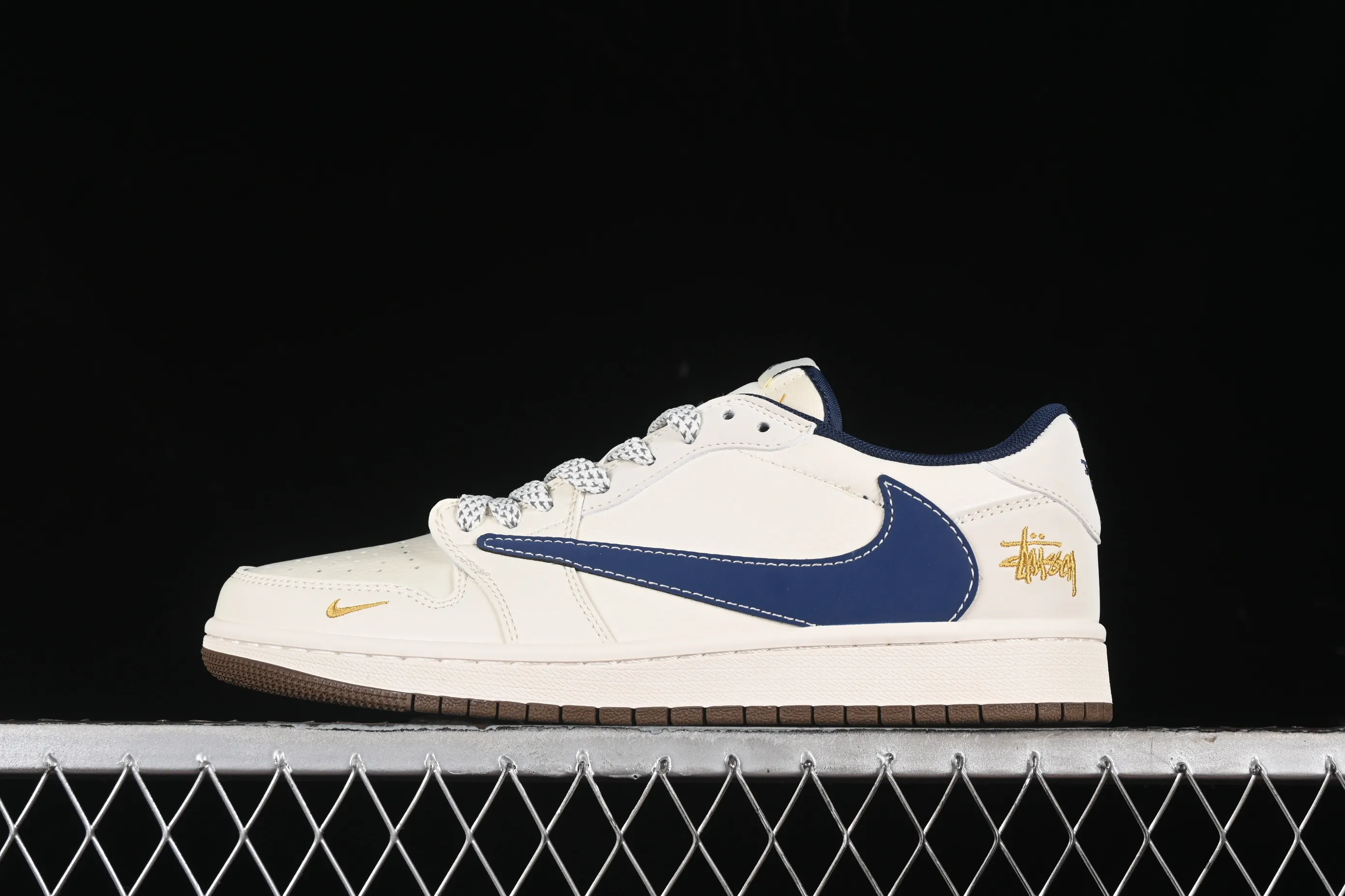All categories Air Jordan Jordan series basketball shoes Air Jordan 1 Low High-end customized low-top sneakers Travis Scott x Fragment Design x Air Jordan 1 Low OG SP AJ1 Joe 1 Stussy joint-brown bottom blue hook low-top cultural casual sneakers XY2688-121